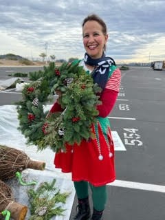 gallery_distribution_wreath_elf_002